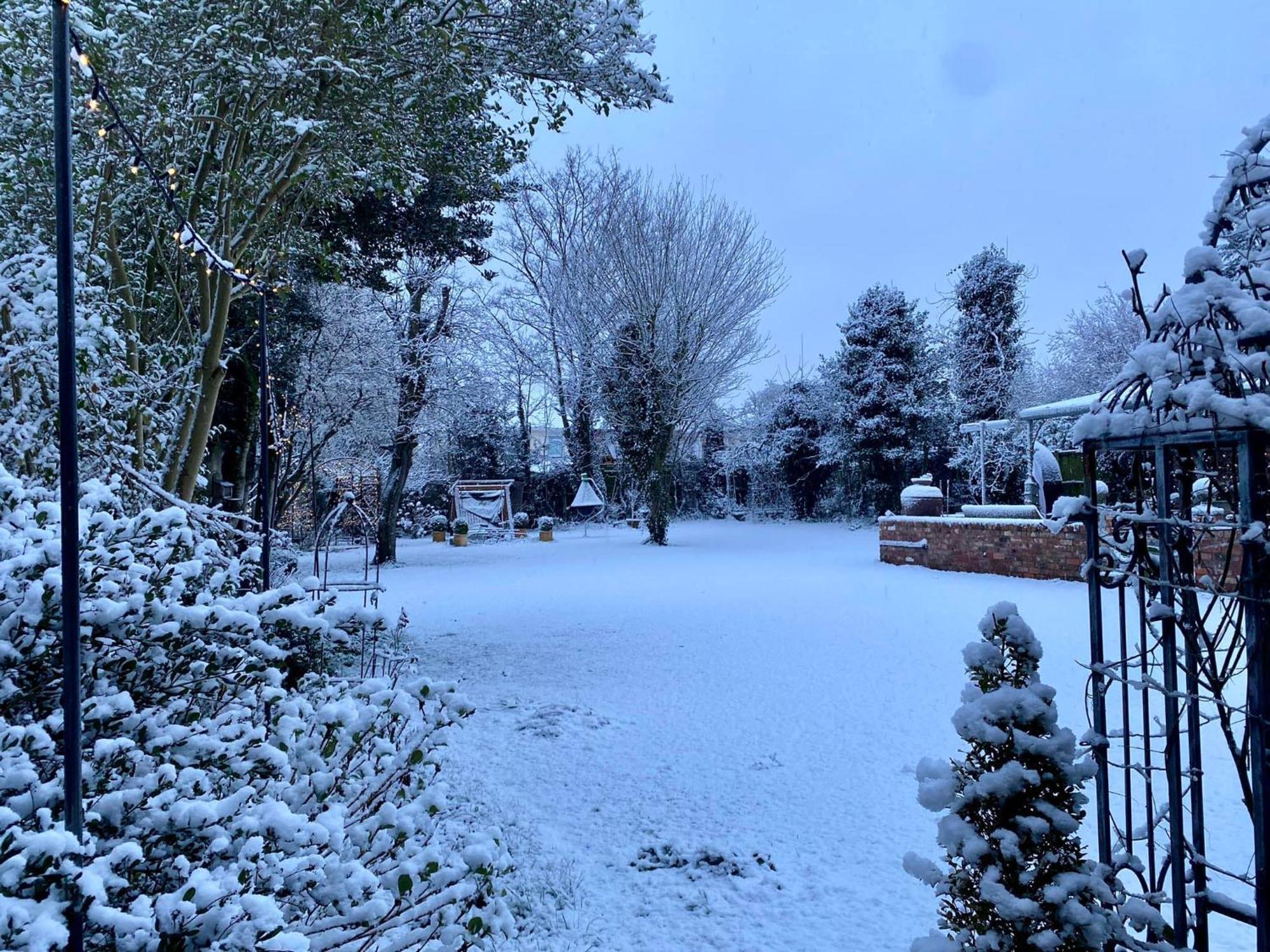 Winter Escape With Heated Pool Villa Liverpool Exterior photo